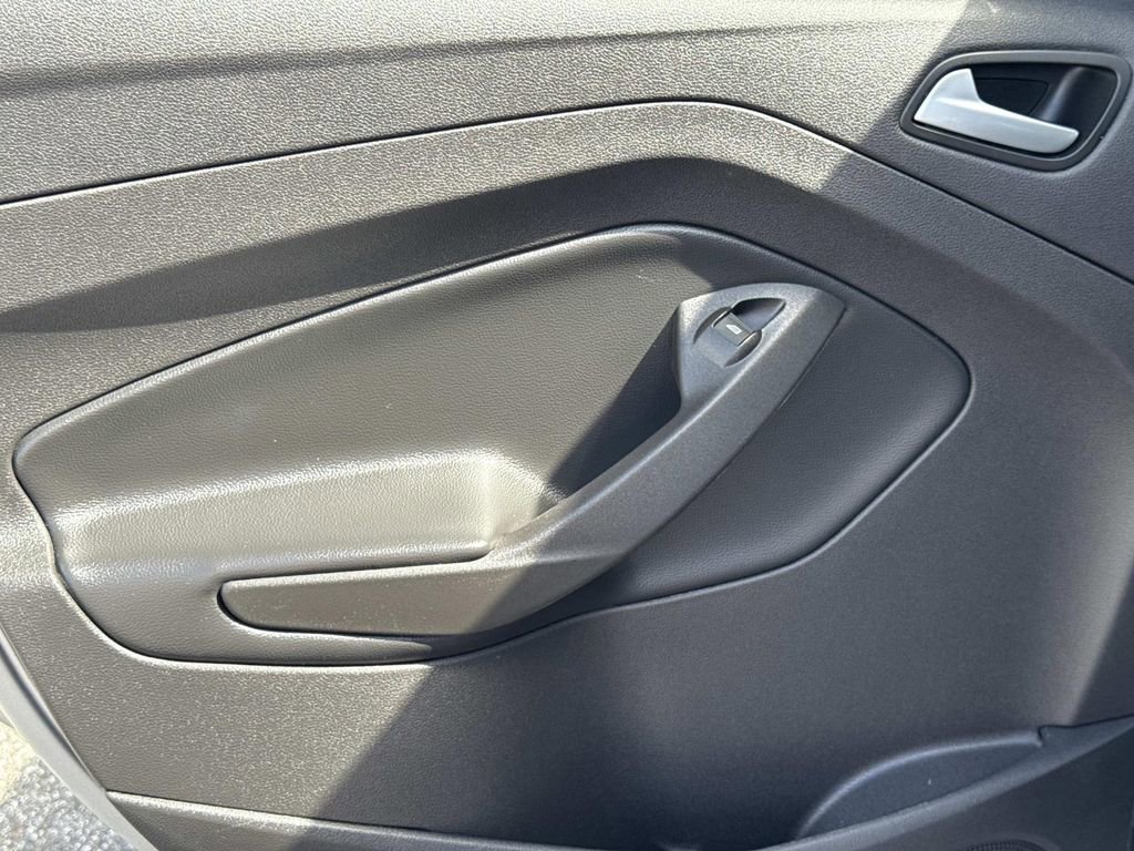 Used 2018 Ford Escape SE image 12