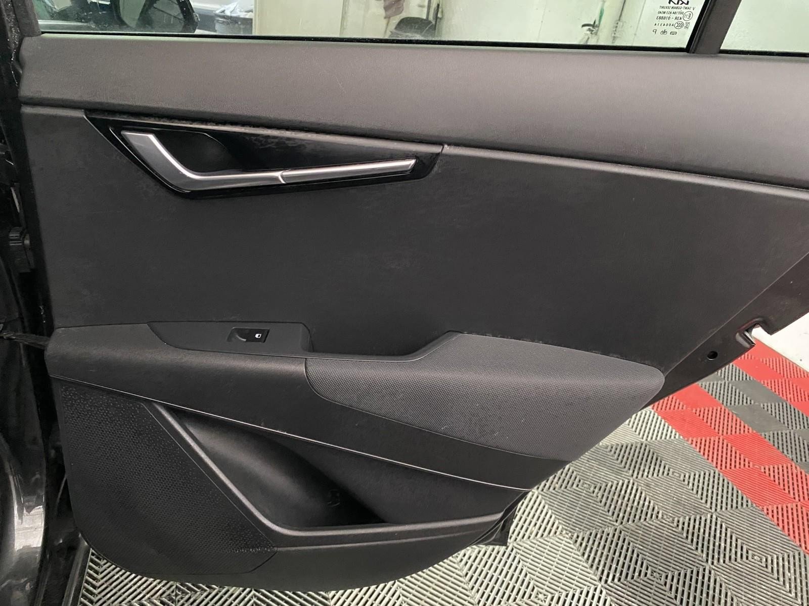 Used 2023 Kia Niro EX Touring FWD image 10