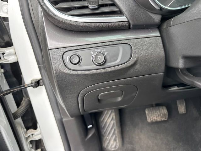 Used 2020 Buick Encore Preferred AWD/4WD image 17