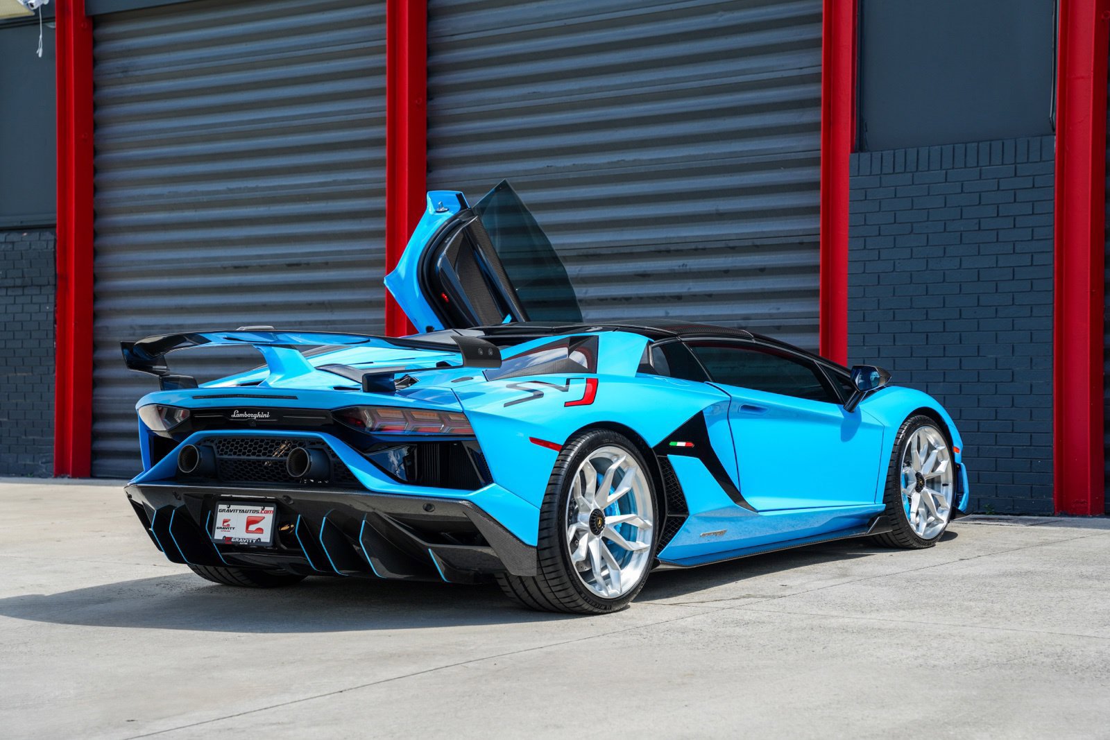 Used 2021 Lamborghini Aventador SVJ AWD/4WD image 4