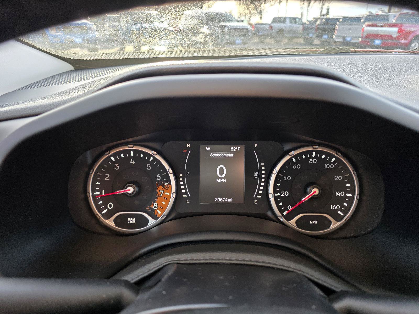 Used 2016 Jeep Renegade Latitude w/ Cold Weather Group FWD image 13