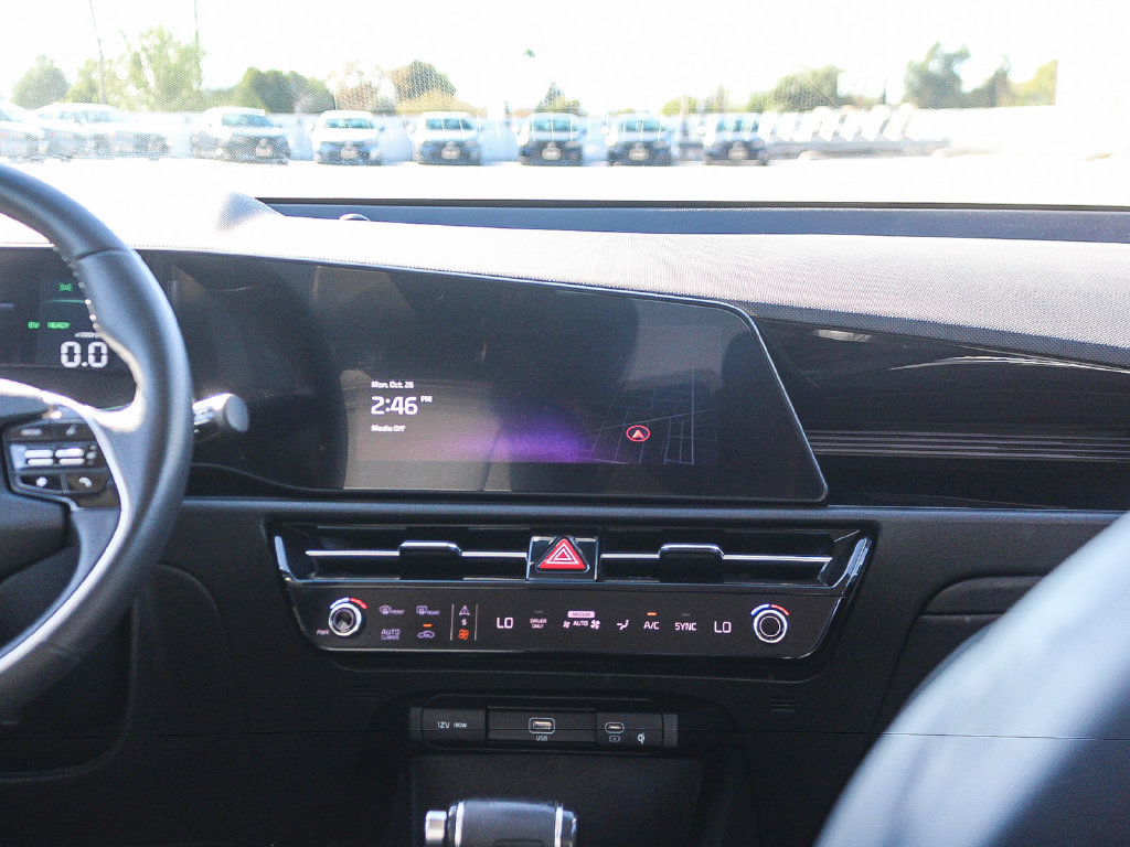 Used 2023 Kia Niro EX FWD image 14