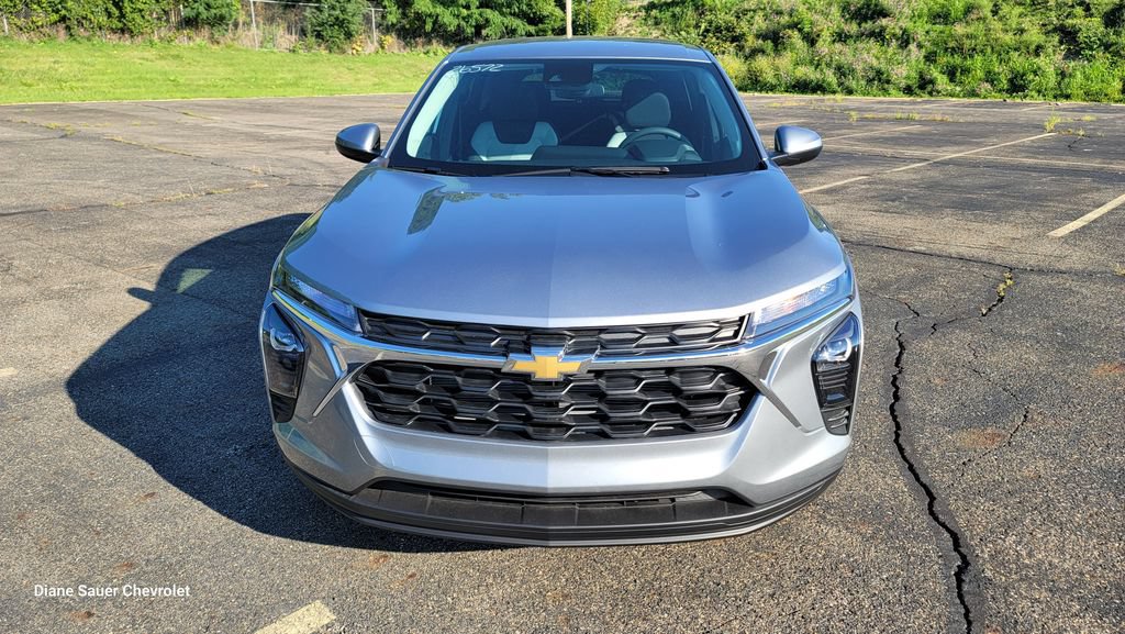 New 2026 Chevrolet Trax LS w/ LS Convenience Package FWD image 4