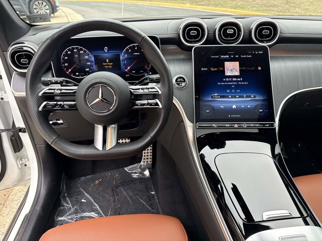 Used 2024 Mercedes-Benz GLC 300 4MATIC image 23