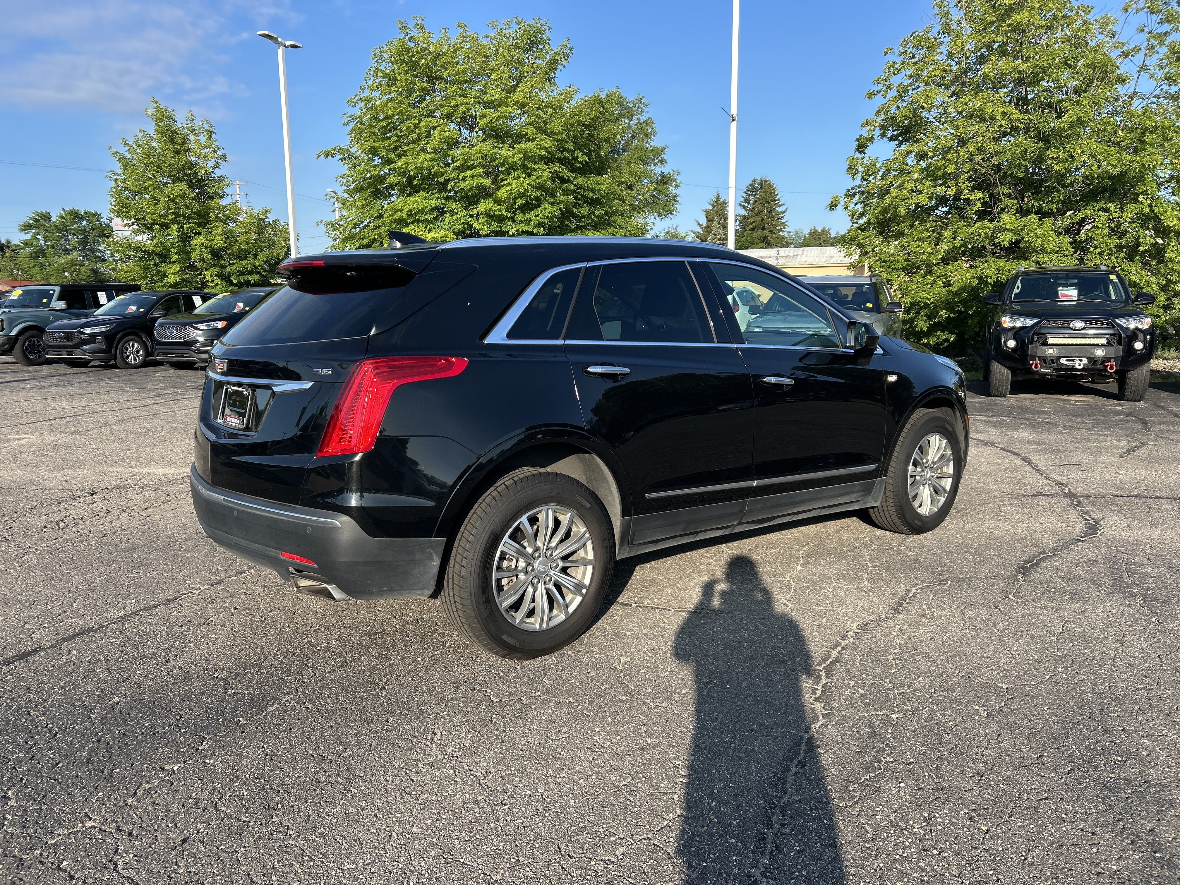 Used 2018 Cadillac XT5 Luxury w/ Driver Awareness Package AWD/4WD image 3