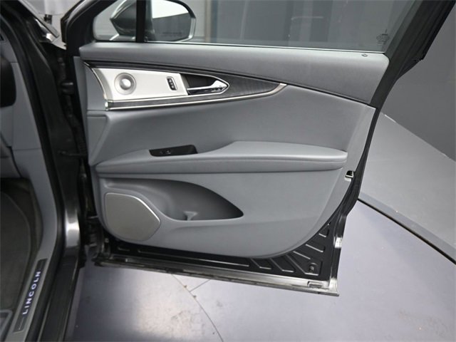 Used 2020 Lincoln Nautilus Reserve w/ Equipment Group 202A image 12