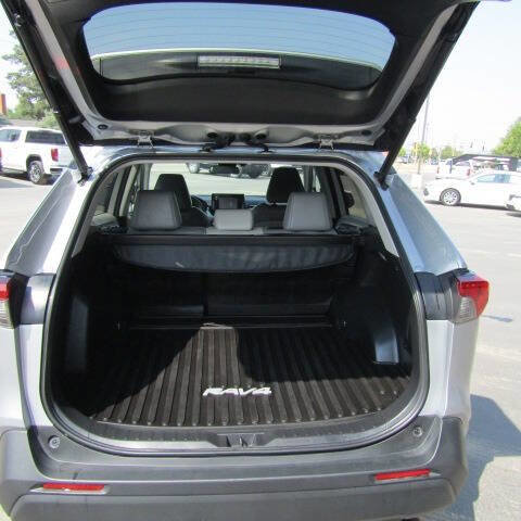 Used 2021 Toyota RAV4 XLE Premium image 6