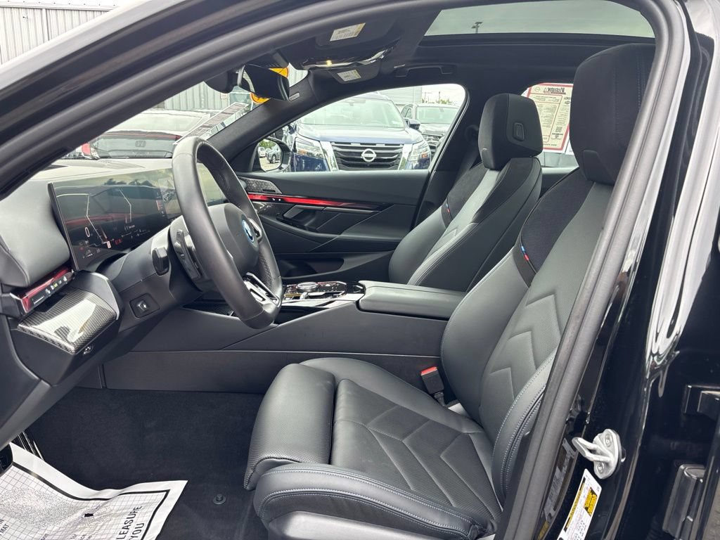 Used 2026 BMW 550e xDrive w/ Premium Package AWD/4WD image 22