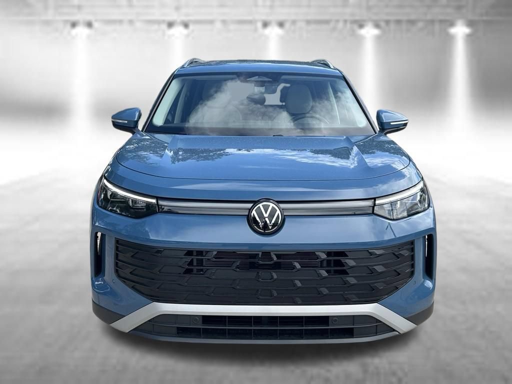 Used 2025 Volkswagen Tiguan SE FWD image 8