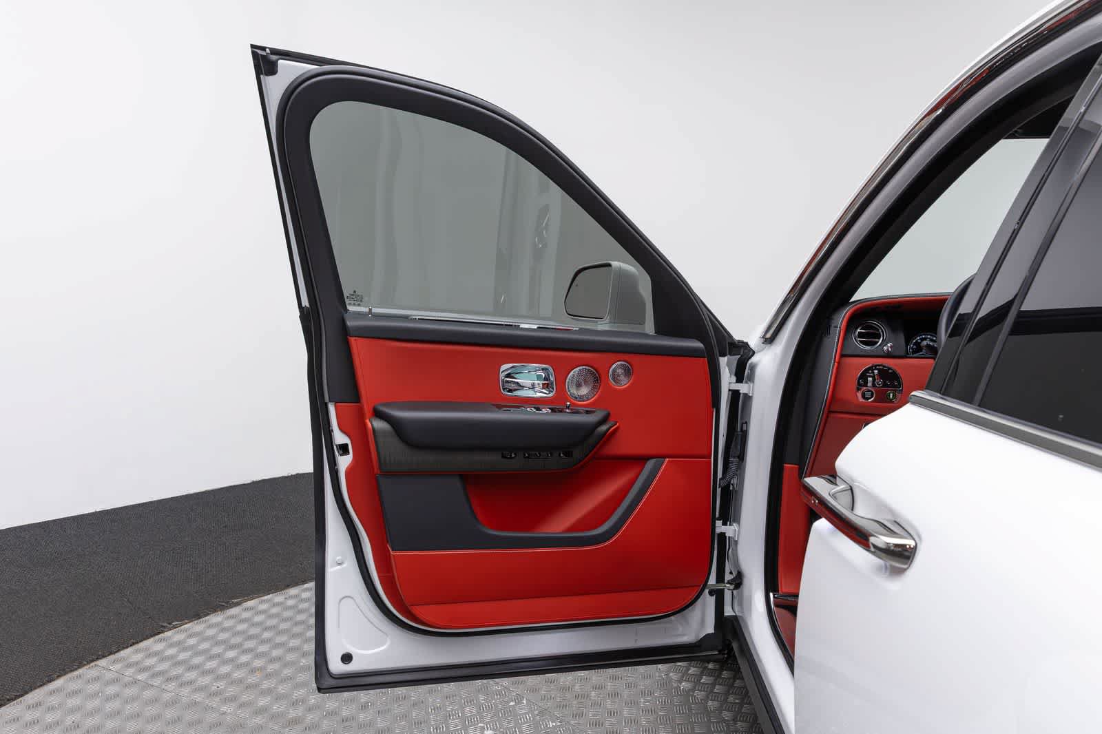 Used 2021 Rolls-Royce Cullinan AWD/4WD image 24