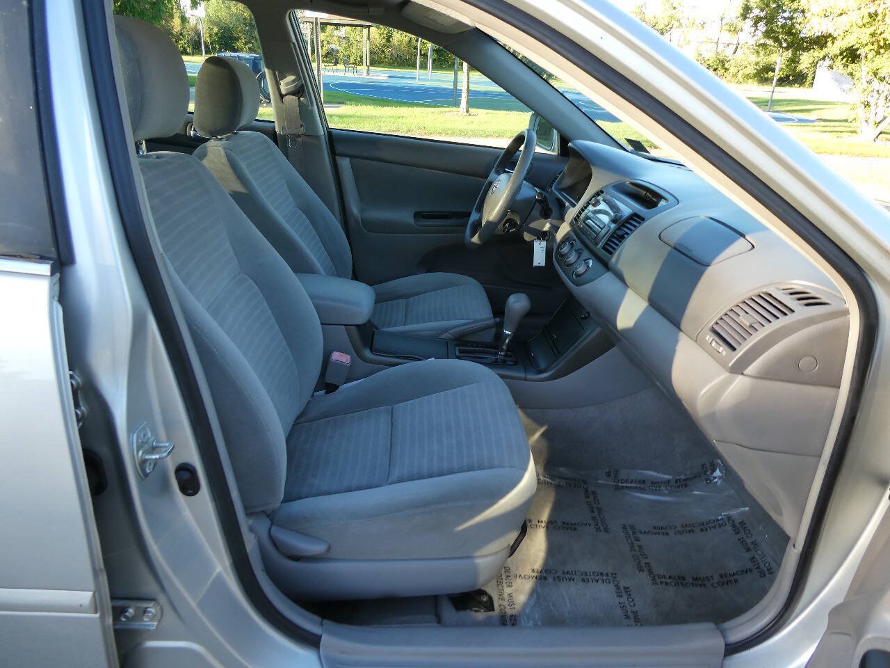Used 2005 Toyota Camry LE FWD image 25