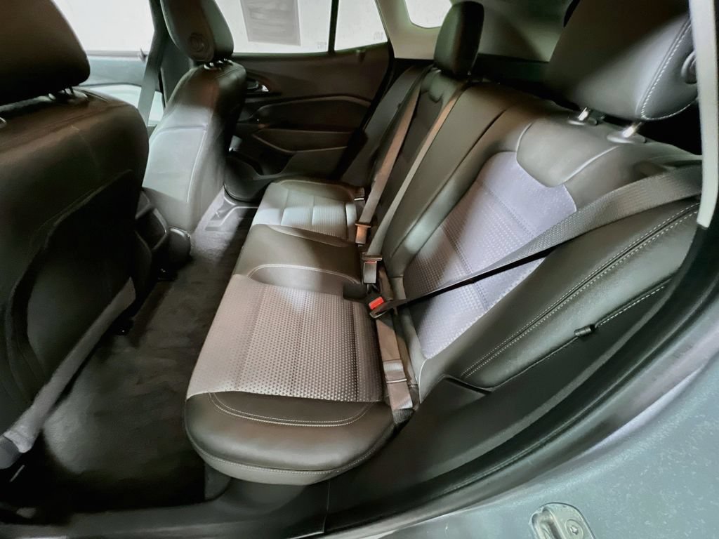 Used 2024 Chevrolet Trax LT FWD image 21