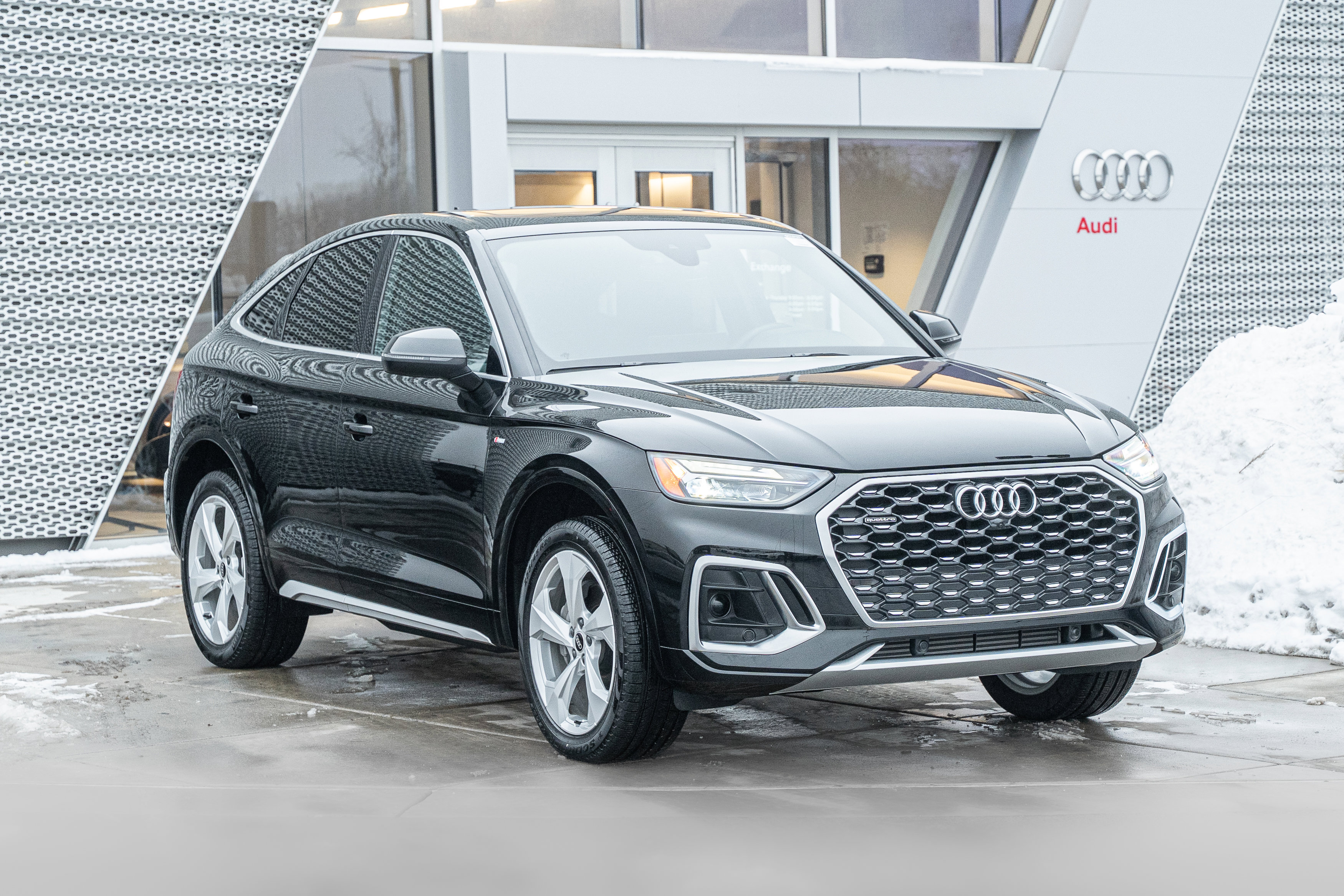 Certified 2025 Audi Q5 2.0T Premium Plus w/ Premium Plus Package image 2