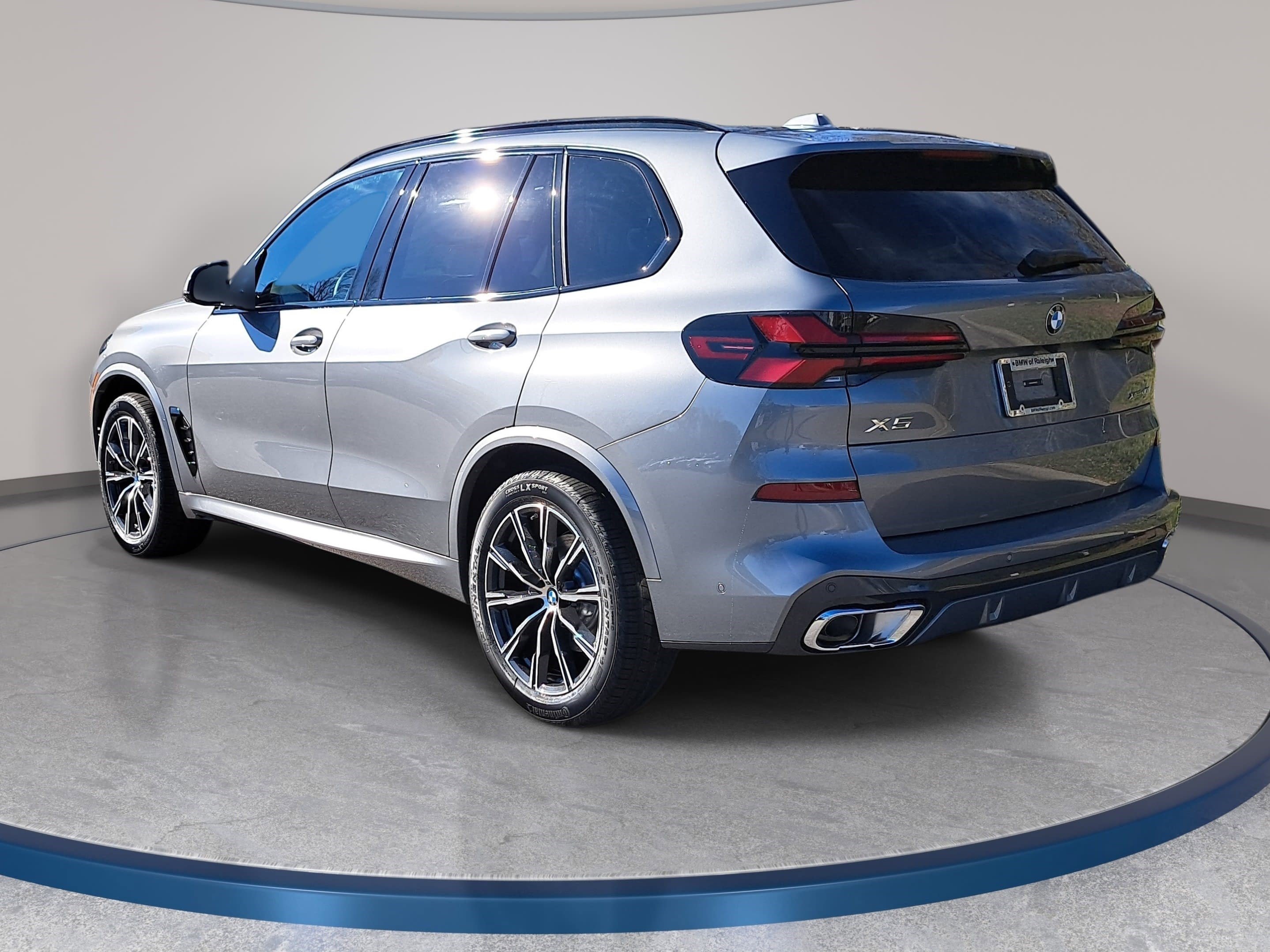 New 2026 BMW X5 xDrive40i w/ M Sport Package AWD/4WD image 7