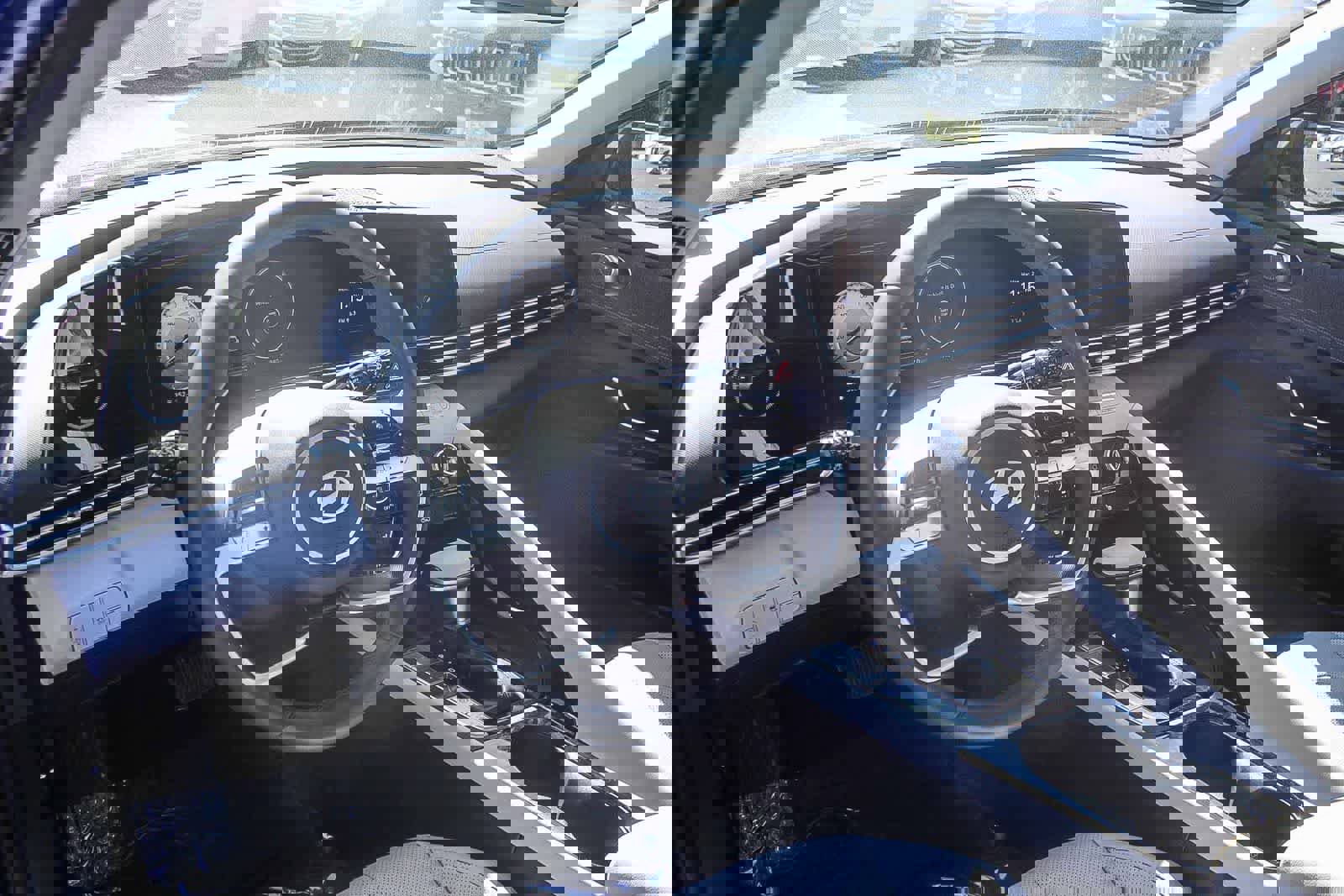 Used 2025 Hyundai Elantra Limited image 23