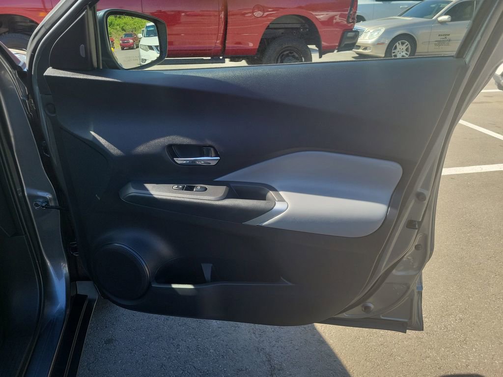 Used 2023 Nissan Kicks SR w/ SR Premium Package FWD image 39