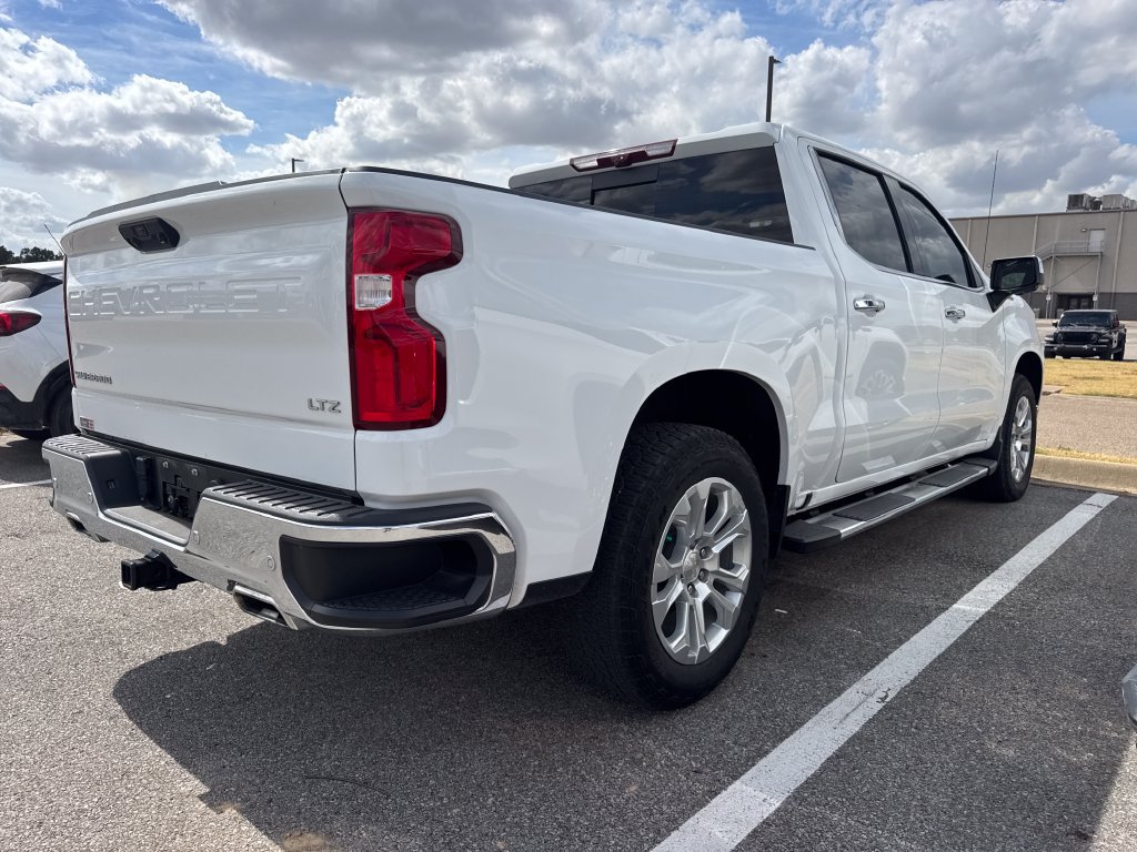 Used 2024 Chevrolet Silverado 1500 LTZ AWD/4WD image 4