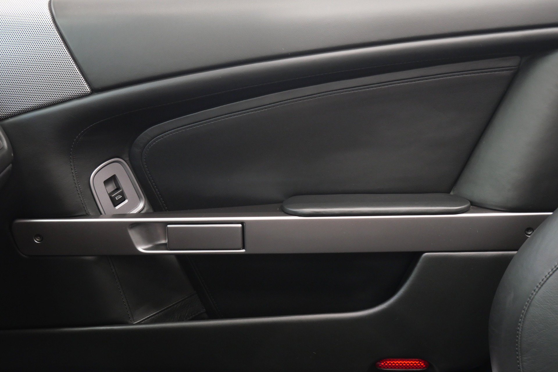 Used 2008 Aston Martin DB9 Volante RWD image 34