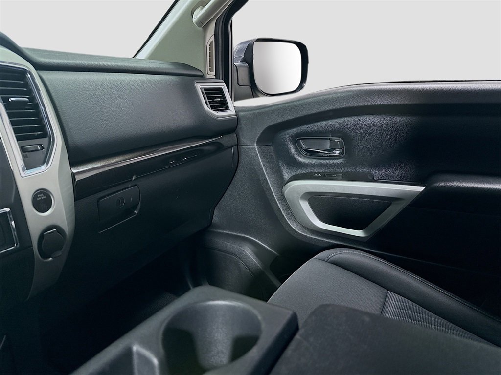 Used 2018 Nissan Titan SV image 22