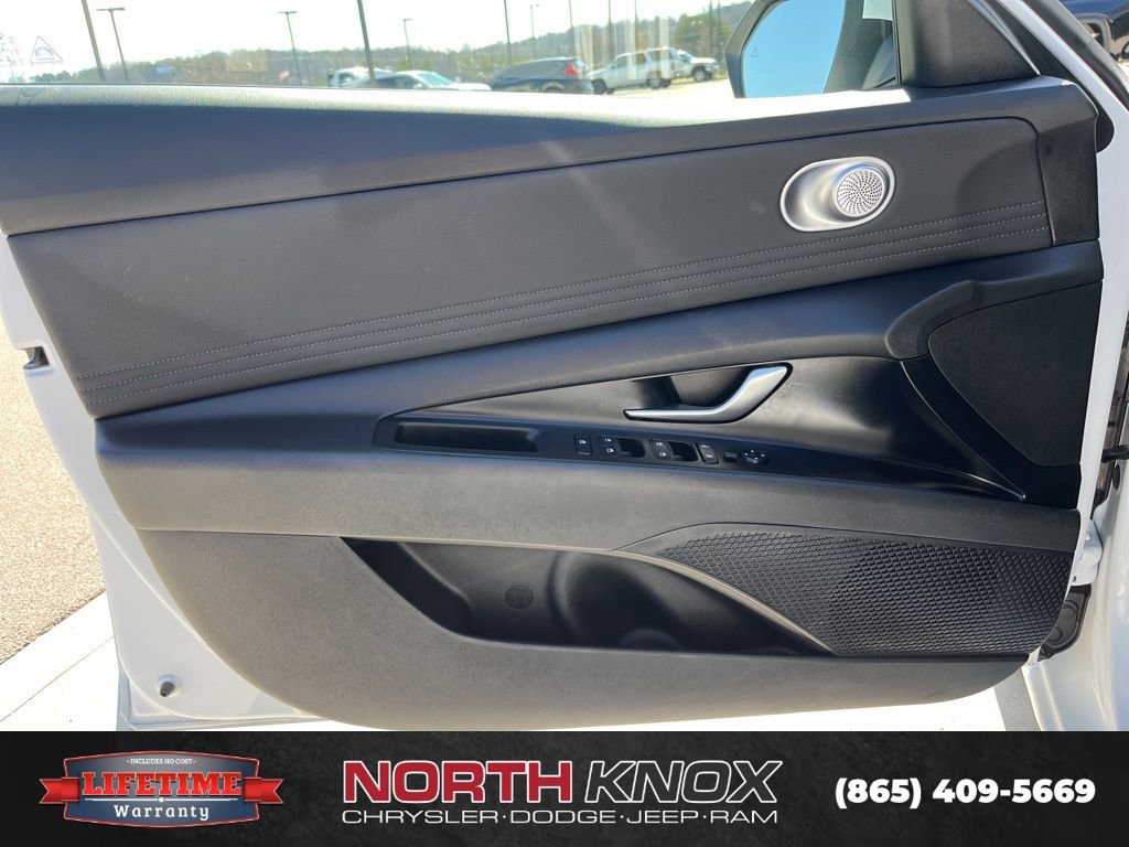 Used 2025 Hyundai Elantra SEL image 5