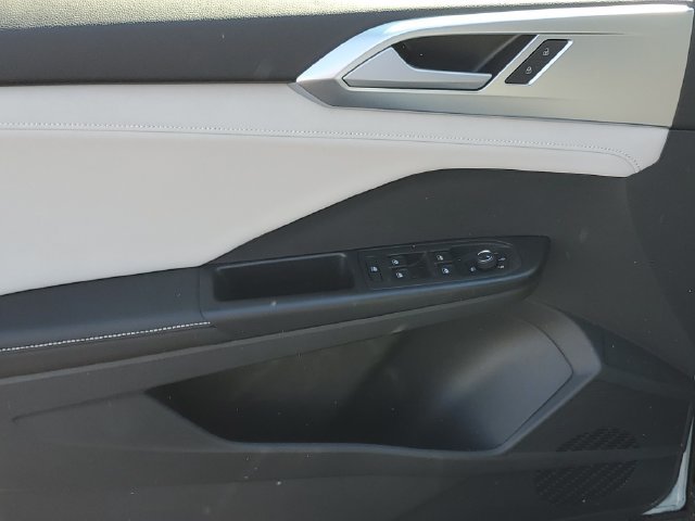 New 2027 Volkswagen Taos SE AWD/4WD image 14