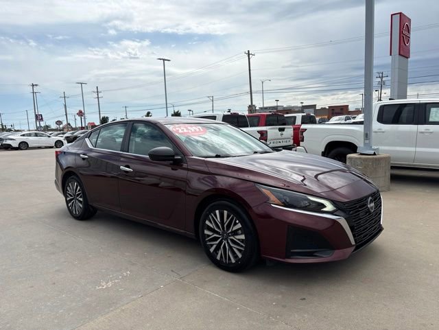 Used 2025 Nissan Altima 2.5 SV FWD image 2