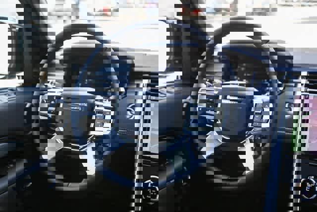 New 2025 Land Rover Discovery Dynamic SE image 16