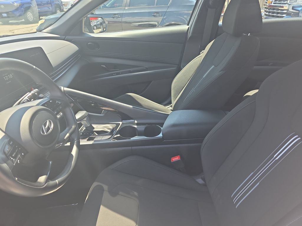 Certified 2025 Hyundai Elantra SEL FWD image 9