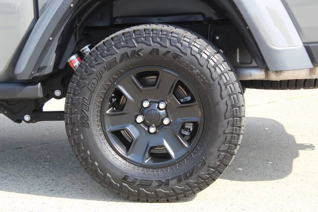 Used 2023 Jeep Gladiator Mojave w/ LED Lighting Group AWD/4WD image 4