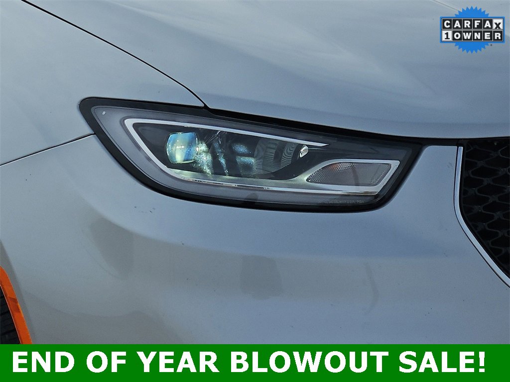 Used 2024 Chrysler Pacifica Touring-L image 8