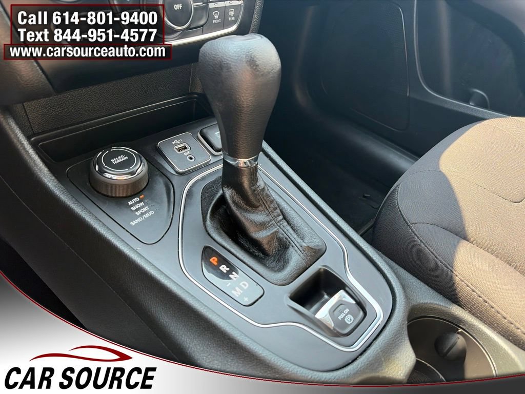 Used 2019 Jeep Cherokee Latitude w/ Popular Appearance Group AWD/4WD image 22