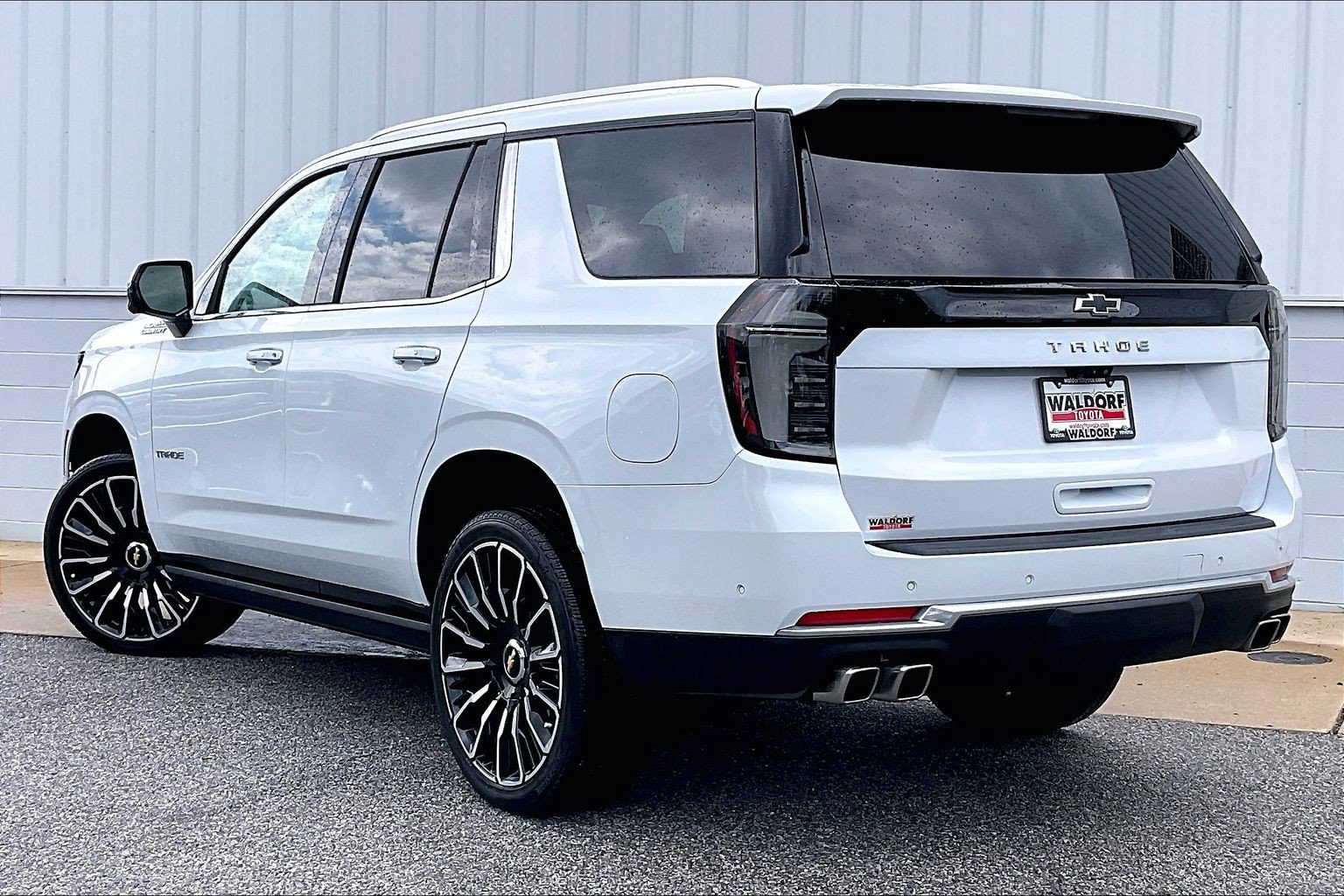 Used 2026 Chevrolet Tahoe High Country AWD/4WD image 14
