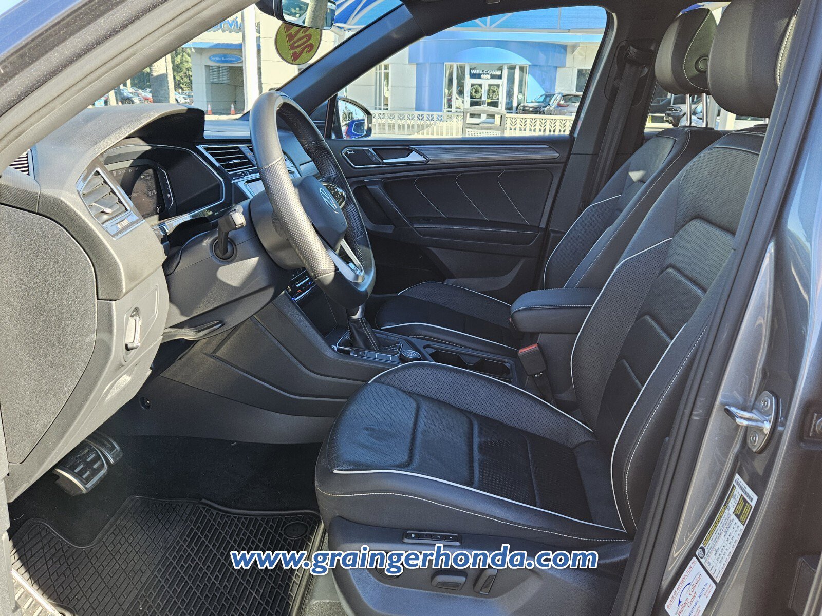 Used 2022 Volkswagen Tiguan SEL R-Line image 10