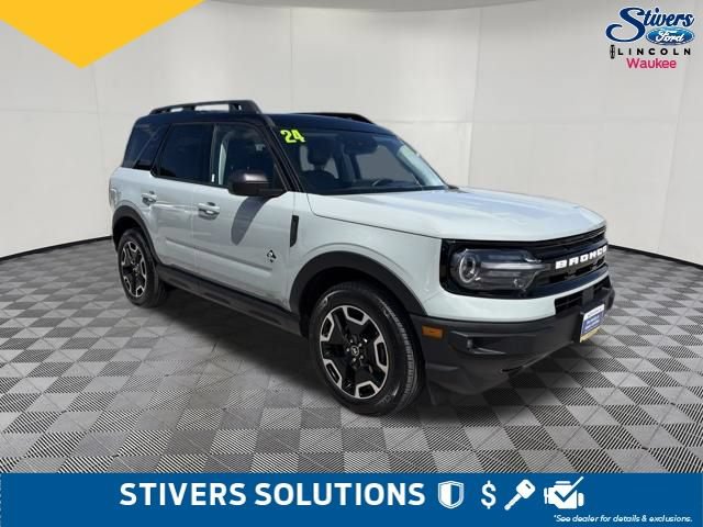 Used 2024 Ford Bronco Sport Outer Banks w/ Tech Package AWD/4WD image 3