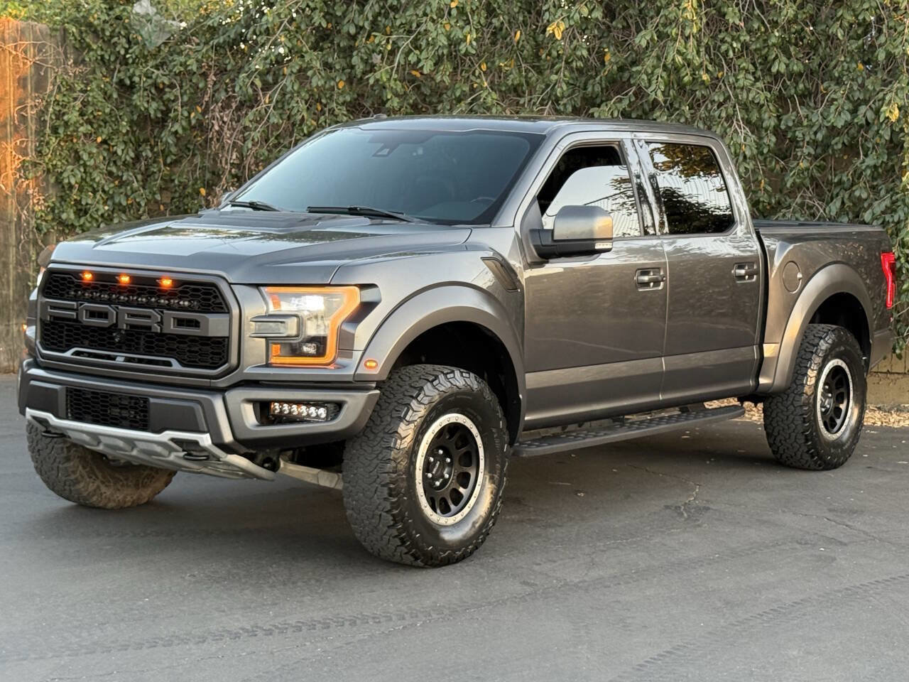 Used 2018 Ford F150 Raptor w/ Equipment Group 802A Luxury image 4