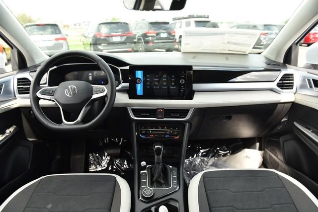 New 2026 Volkswagen Taos SE AWD/4WD image 7