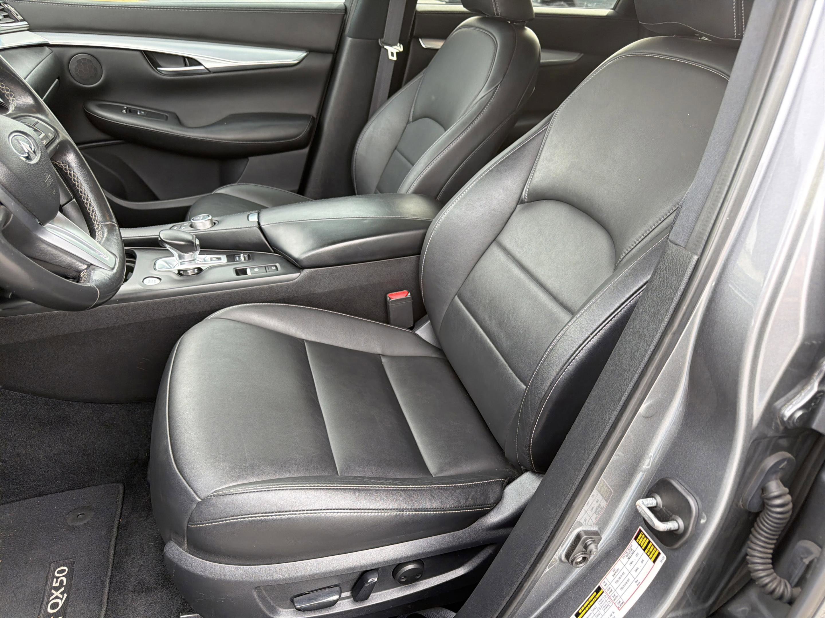 Used 2019 INFINITI QX50 Luxe w/ Navigation Package AWD/4WD image 12