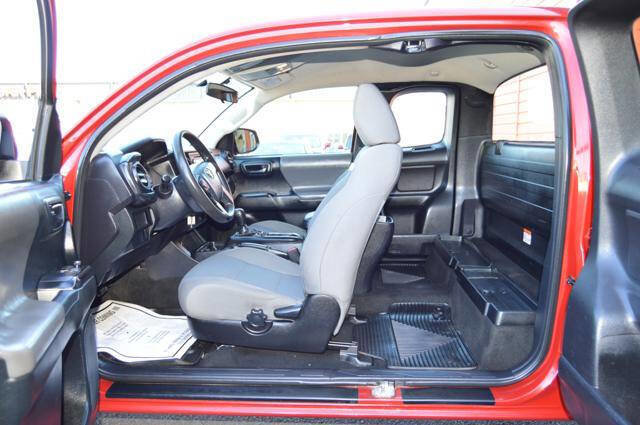 Used 2017 Toyota Tacoma 4x4 Access Cab image 13