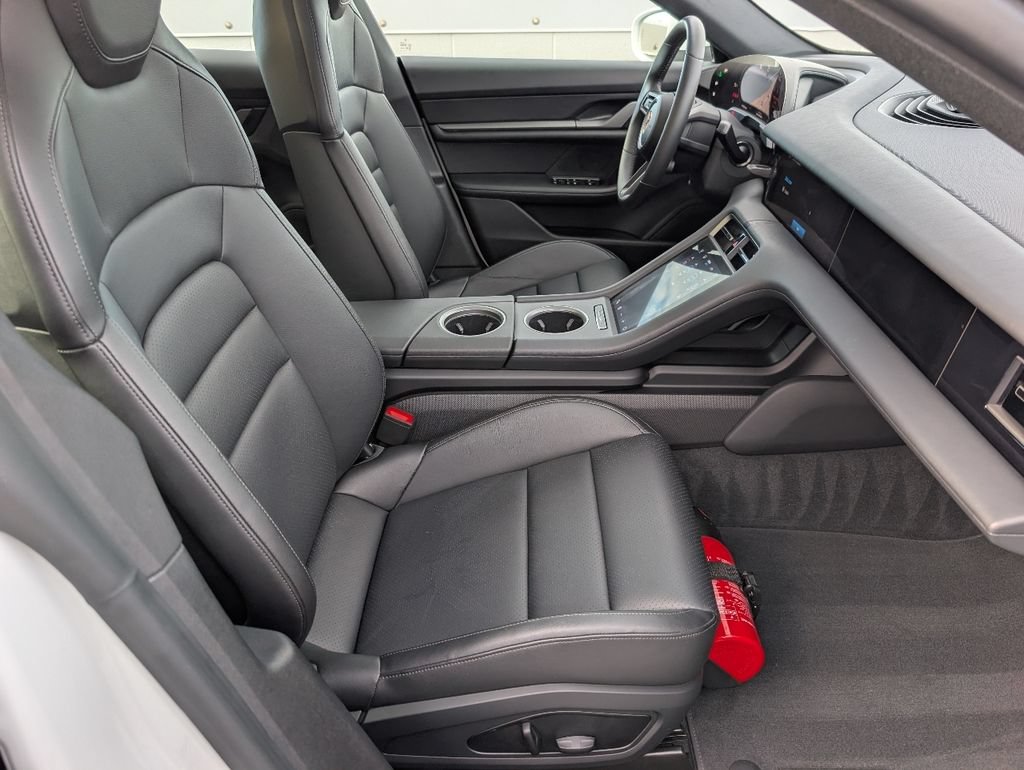 Certified 2025 Porsche Taycan 4S AWD/4WD image 17