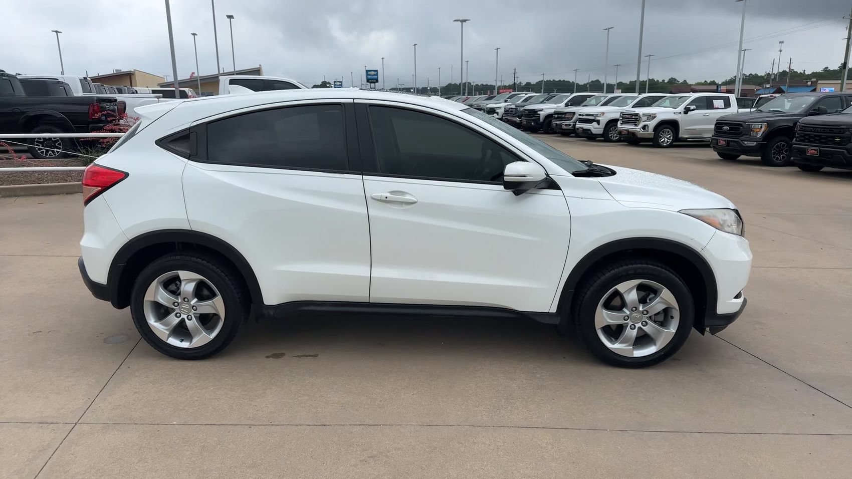 Used 2016 Honda HR-V EX image 2
