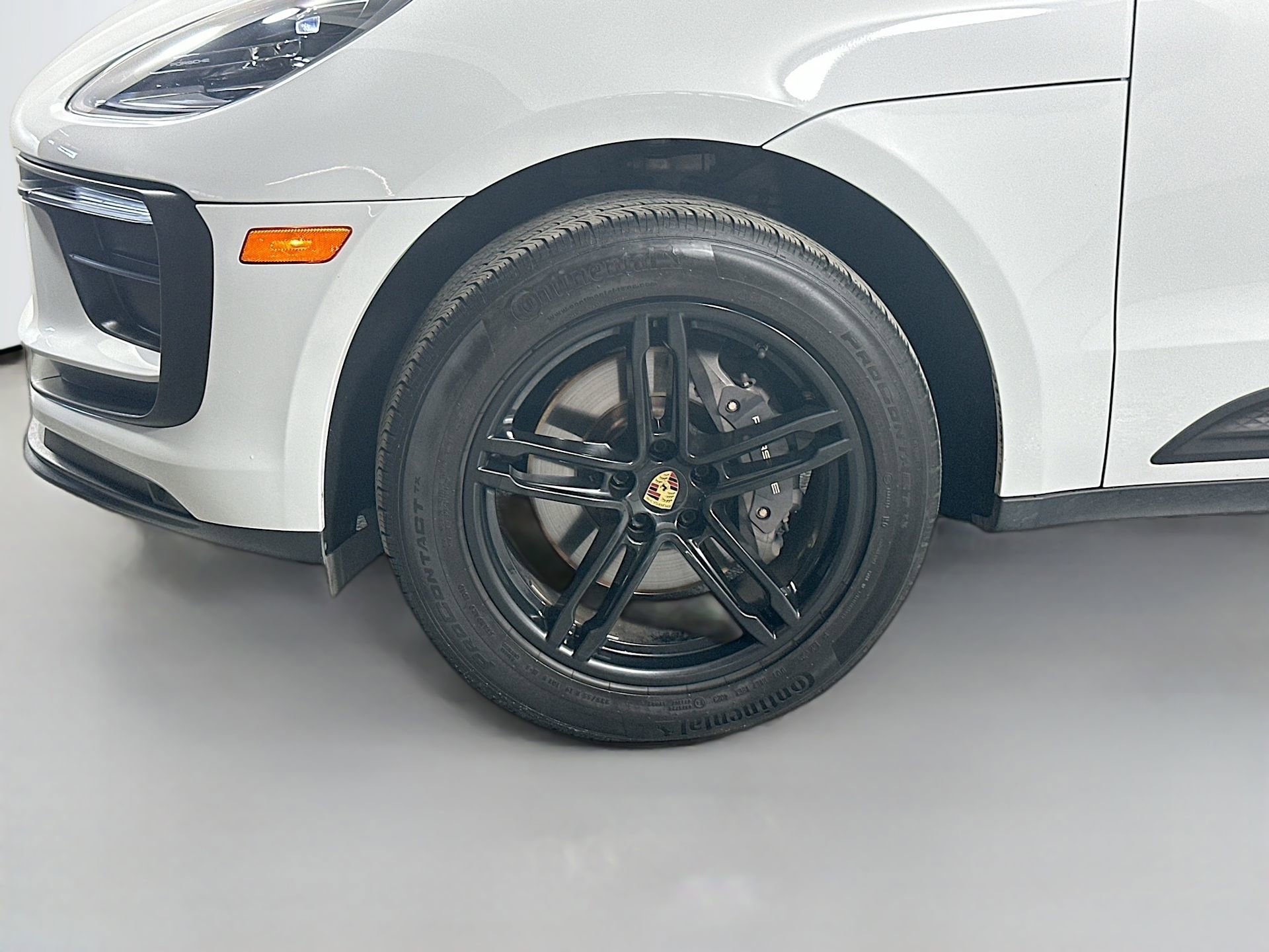 Certified 2022 Porsche Macan image 11