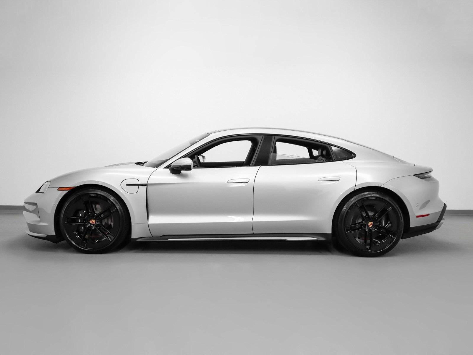 New 2025 Porsche Taycan image 2