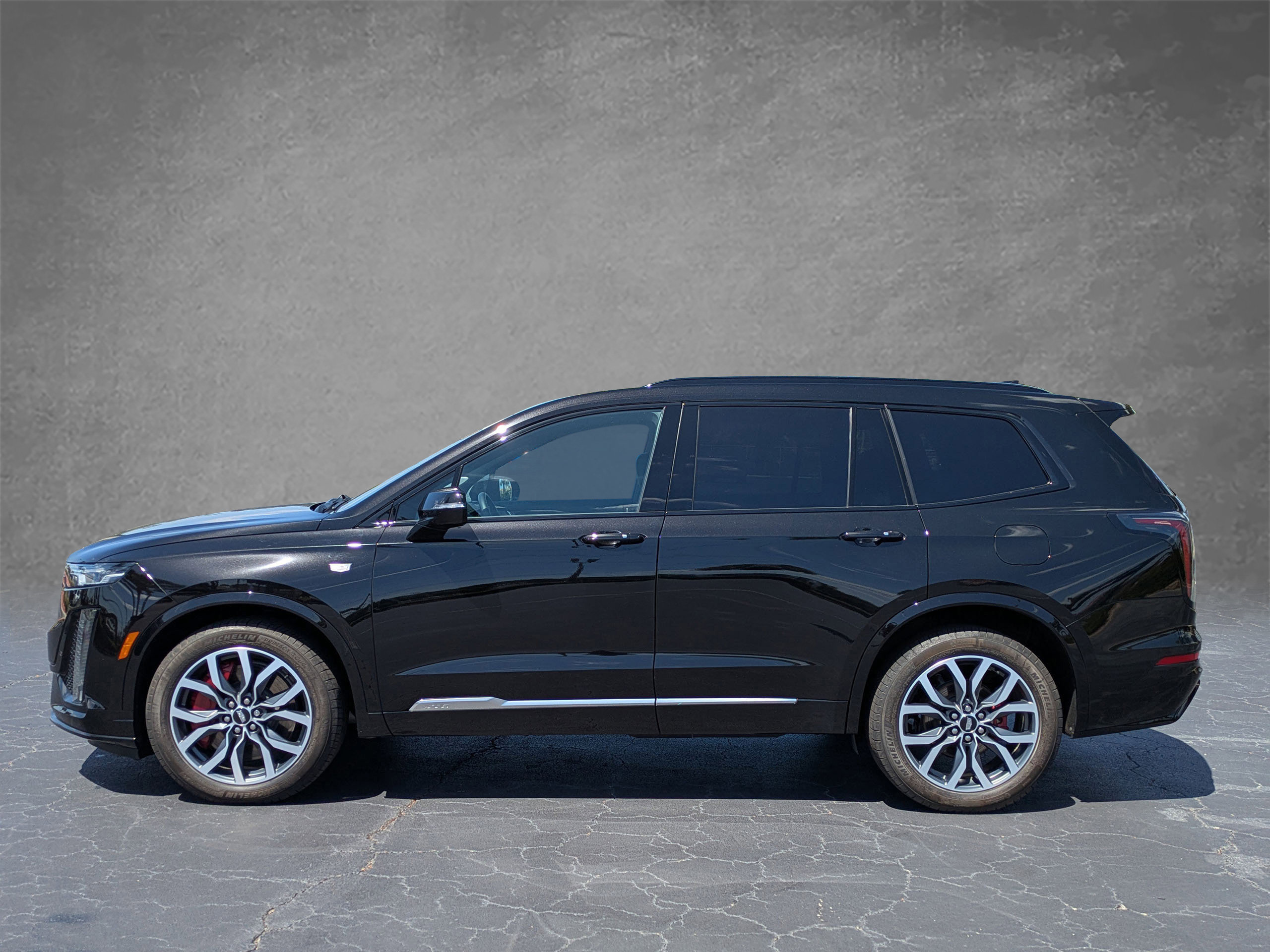 Certified 2024 Cadillac XT6 Sport w/ LPO, Floor Liner Package AWD/4WD image 3