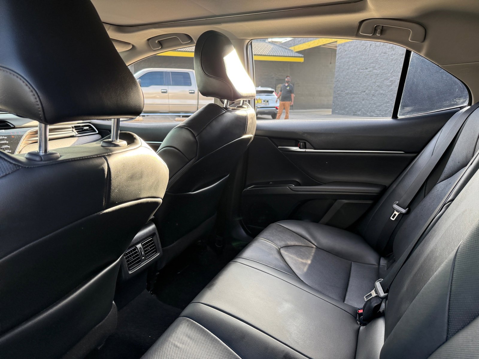 Used 2020 Toyota Camry XLE image 16