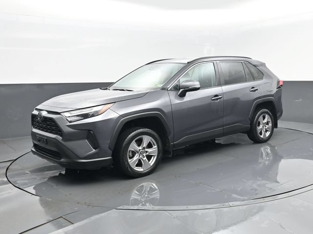 Used 2022 Toyota RAV4 XLE AWD/4WD image 2