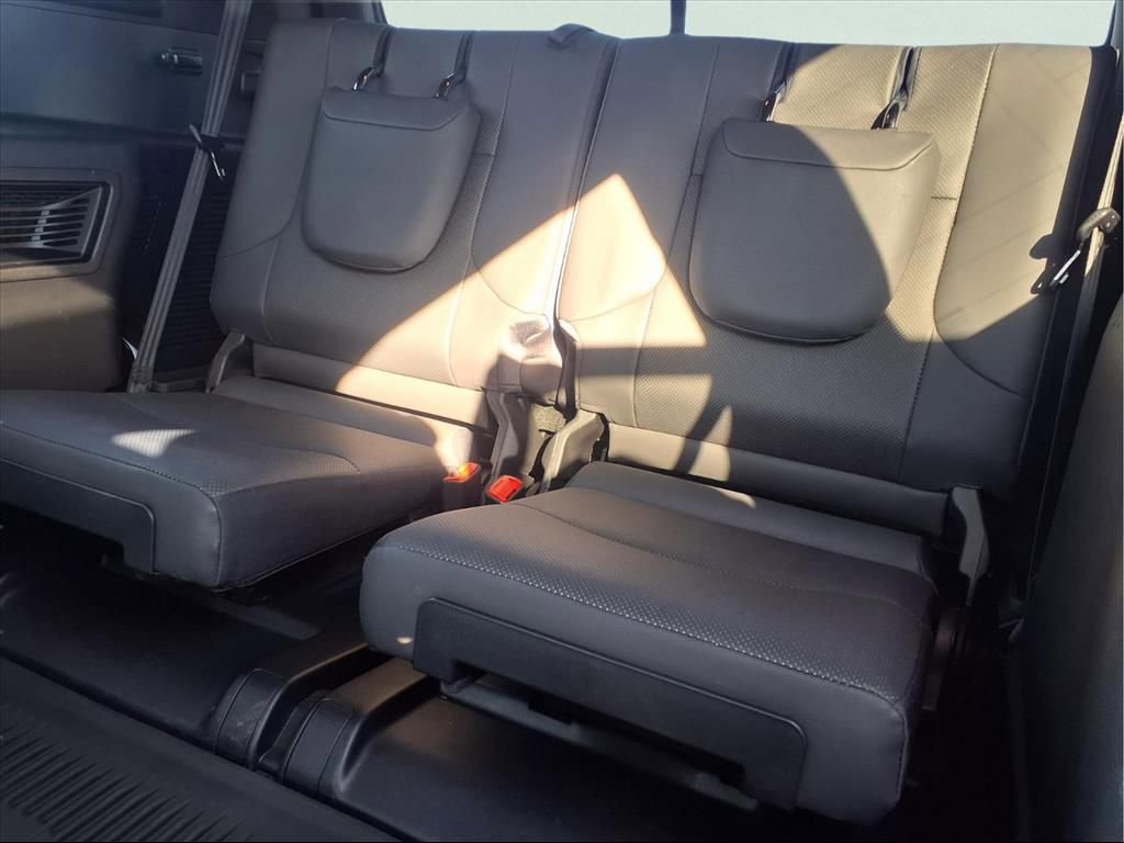 Used 2023 Lexus GX 460 Premium w/ Accessory Package image 29