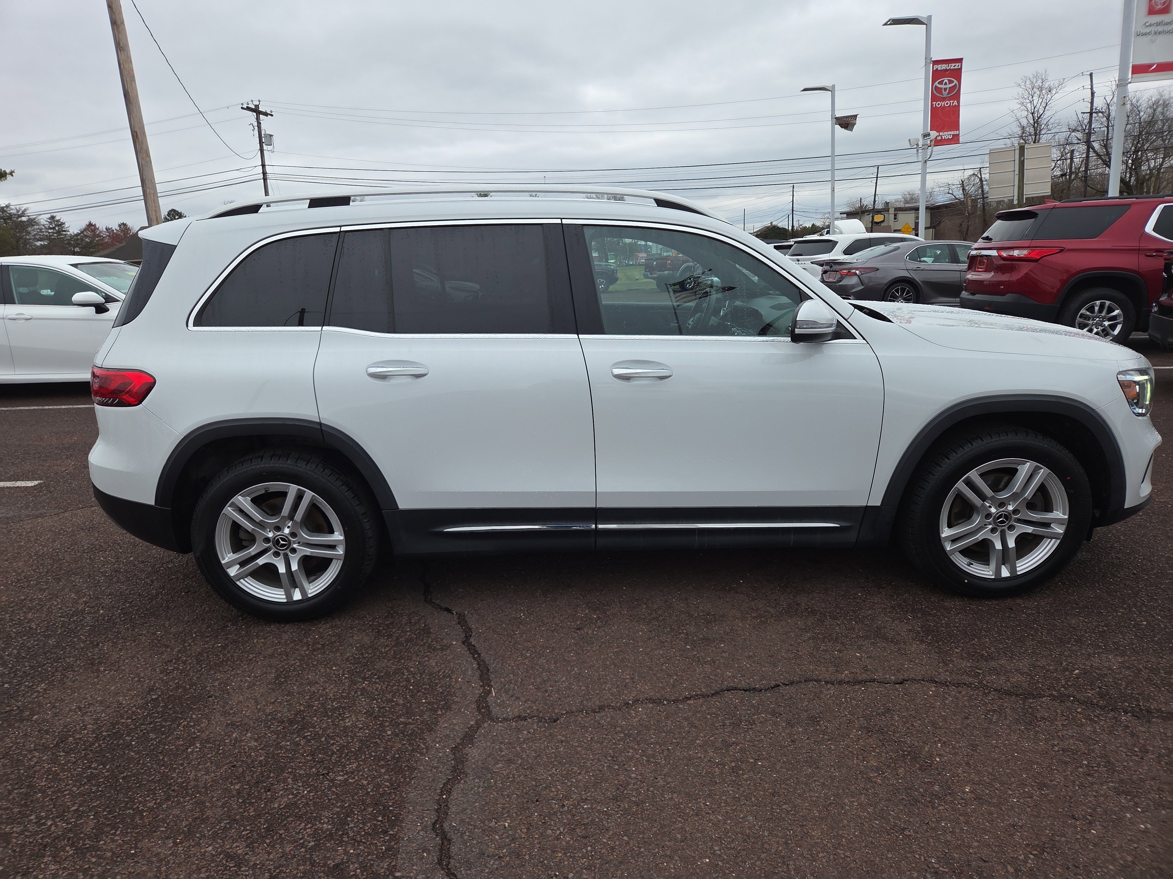 Used 2020 Mercedes-Benz GLB 250 4MATIC image 2
