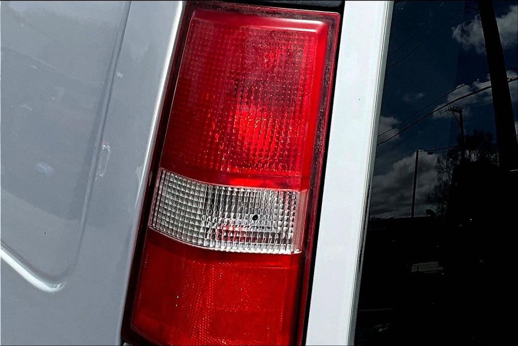 Used 2017 Chevrolet Express 2500 RWD image 24