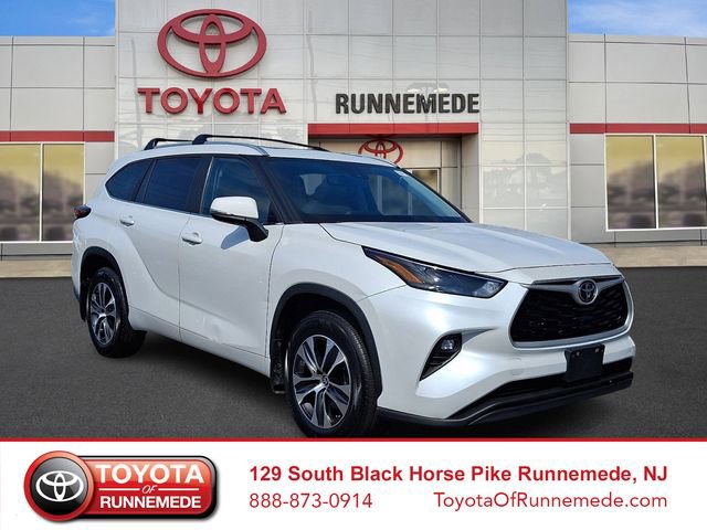 Used 2023 Toyota Highlander XLE AWD/4WD image 1