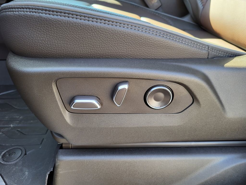 New 2025 GMC Sierra 3500 Denali w/ Denali Reserve Package image 14